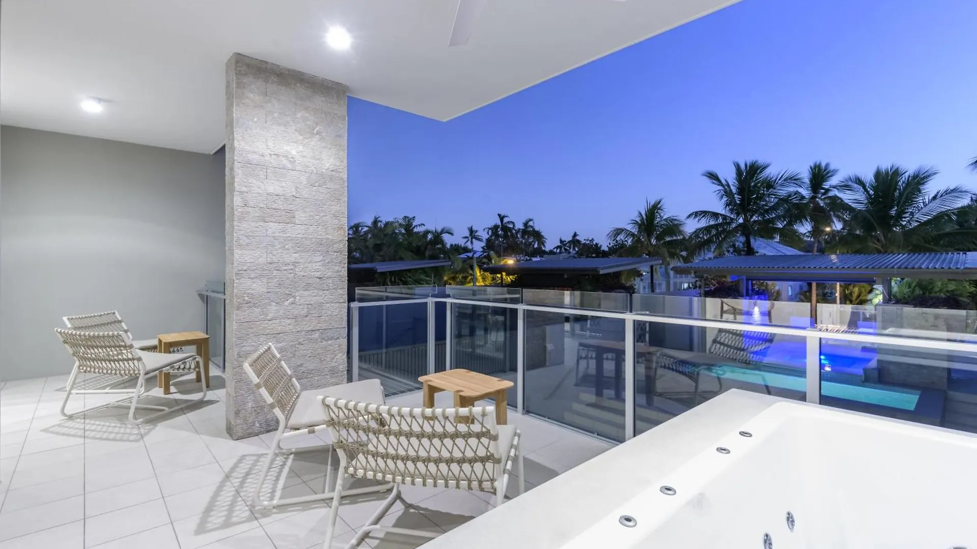 Aparthotel Coconut Grove Port Douglas 5*,  Austrálie